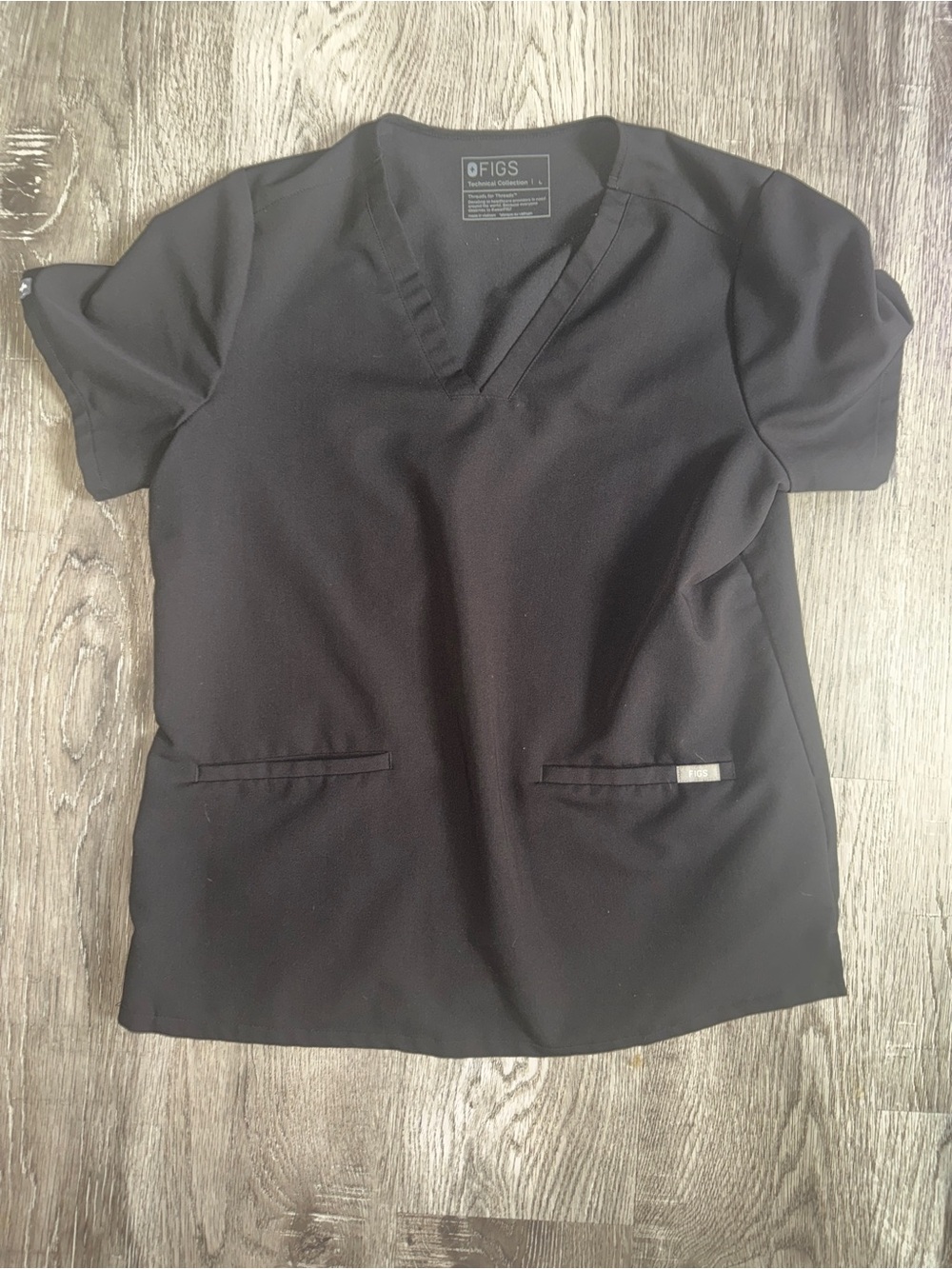 FIGS Technical Collection Large Black V-Neck Scrub Top. Womens.